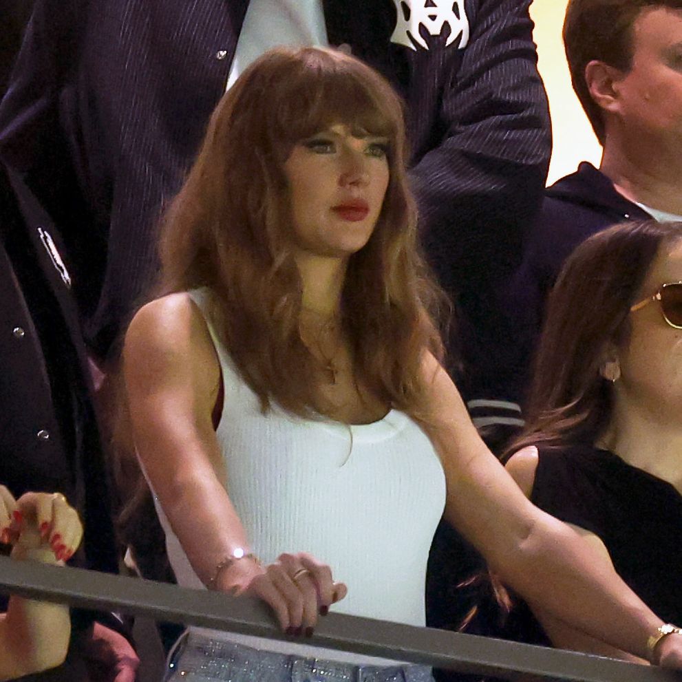Taylor Swift Brings Her Grammys “T” Pendant To The 2025 Super Bowl