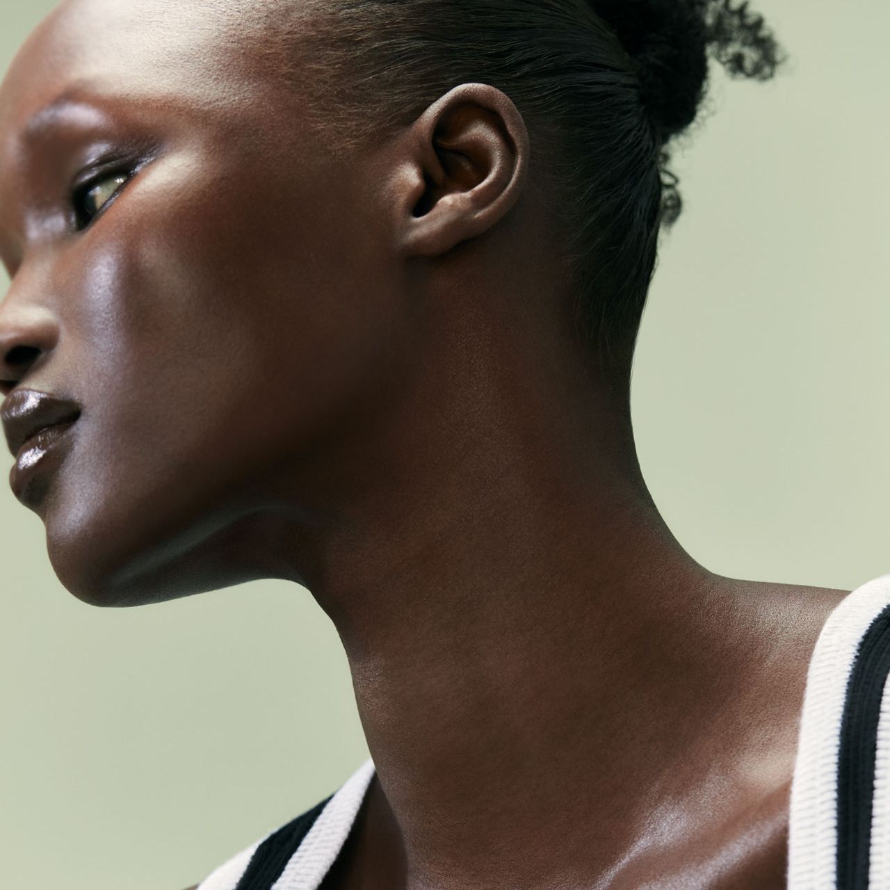 Looking For The Best Moisturiser For Dry Skin? Here Are 18 That Promise Deep Hydration And Glow