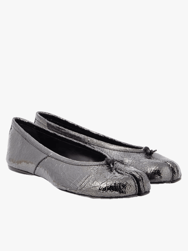 Image may contain Clothing Footwear Shoe and Sneaker